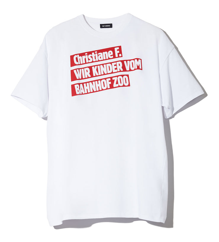 Rib knit crewneck collar. The original title of the Christiane F. – Wir Kinder vom Bahnhof Zoo movie is printed in red and white on the front. Tonal stitching. - front